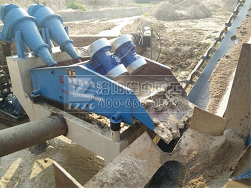 細(xì)砂回收裝置現(xiàn)場(chǎng) 細(xì)砂回收裝置現(xiàn)場(chǎng).jpg