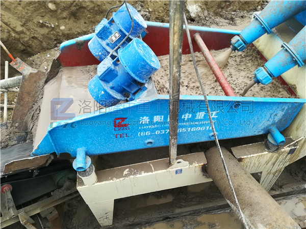 細(xì)沙回收機(jī)現(xiàn)場(chǎng)